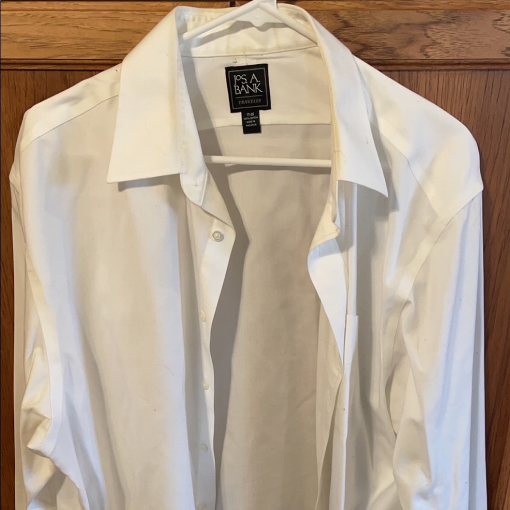 Jos A Bank Mens Traveler Dress shirt. 17/35